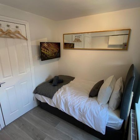 London Studios Very Close To Central Line Underground Shepherds Bush And Westfield Newly Refurbished 외부 사진