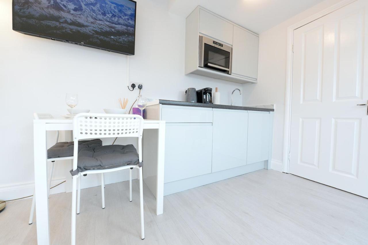 Stylish Studios By Luxestays Shepherds Bush 런던 외부 사진